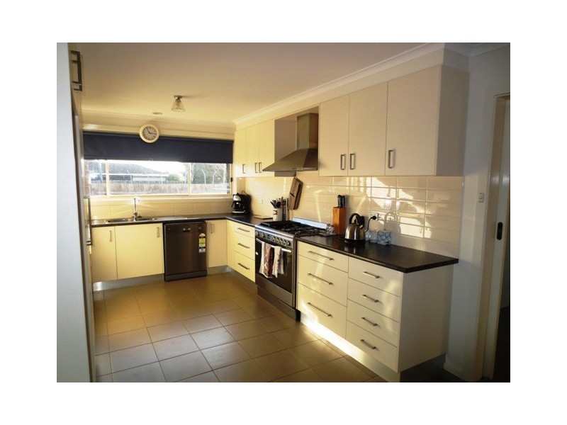 2 Scherman Drive, Altona Meadows VIC 3028