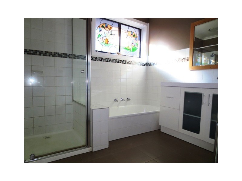 2 Scherman Drive, Altona Meadows VIC 3028