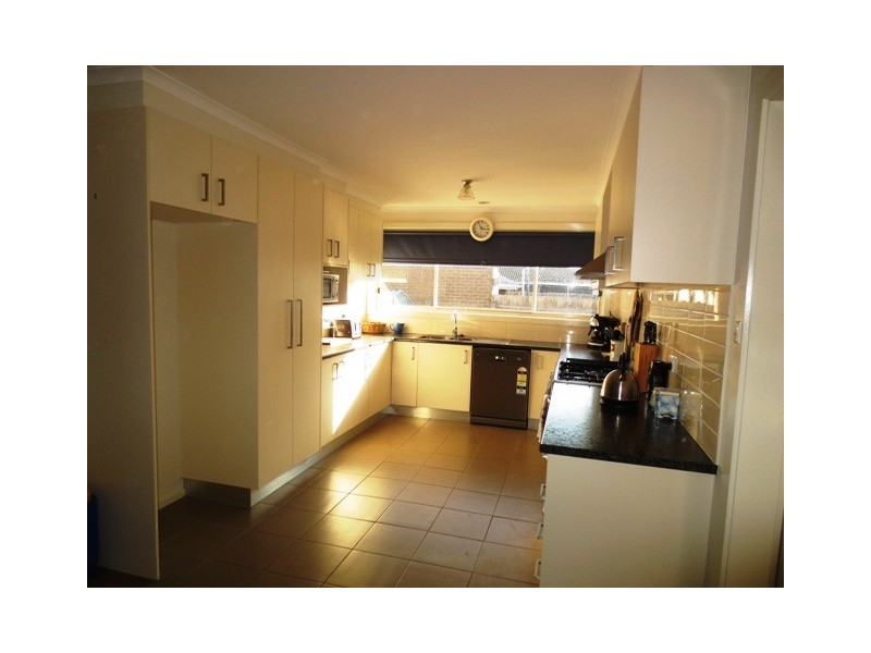 2 Scherman Drive, Altona Meadows VIC 3028