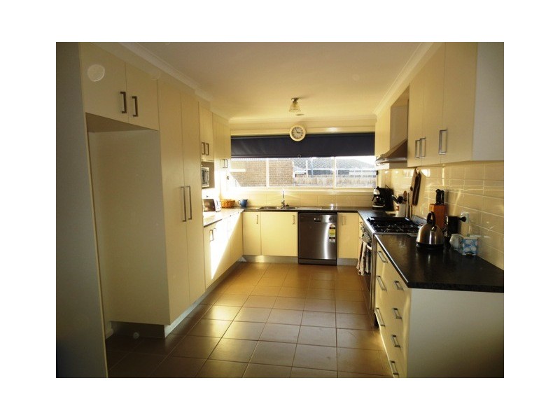 2 Scherman Drive, Altona Meadows VIC 3028