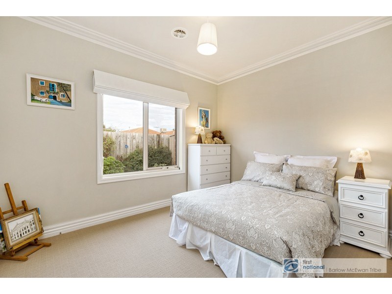 2/37 Curlew Avenue, Altona VIC 3018
