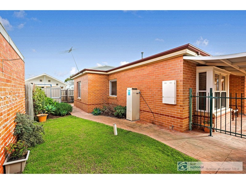 2/37 Curlew Avenue, Altona VIC 3018