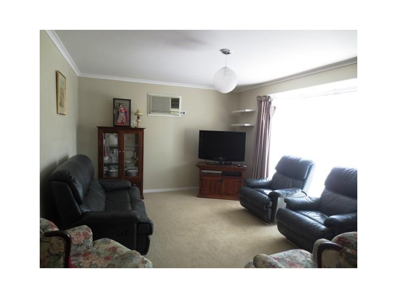 2/37 Burt Street, Altona VIC 3018