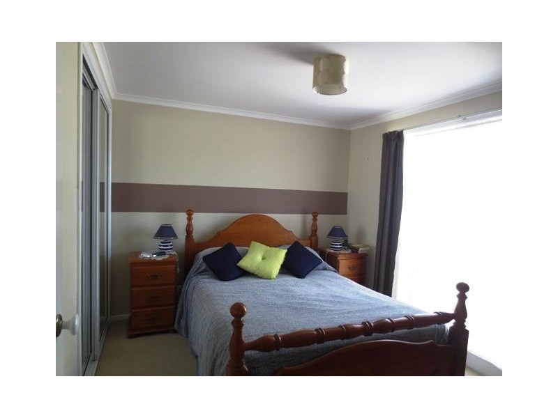 2/37 Burt Street, Altona VIC 3018