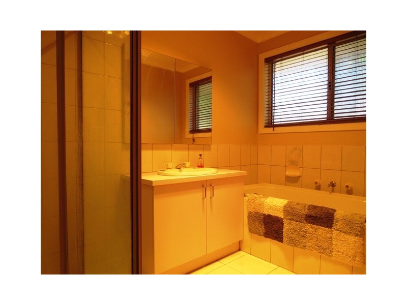 2/37 Burt Street, Altona VIC 3018