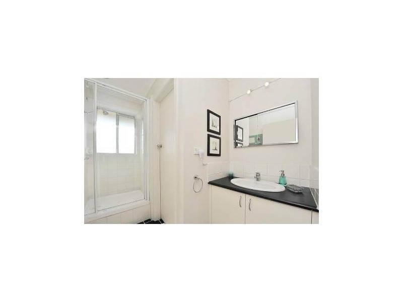 3/1 James Avenue, Altona VIC 3018