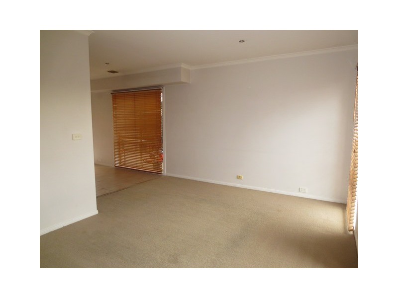 1B Almond Avenue, Brooklyn VIC 3012