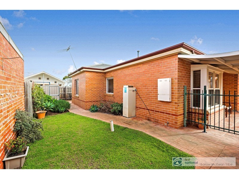 2/37 Curlew Avenue, Altona VIC 3018