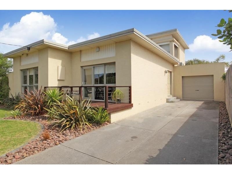 15 Myrtle Grove, Altona VIC 3018