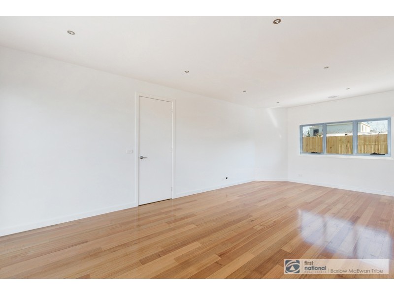 2/222 Civic Parade, Altona VIC 3018