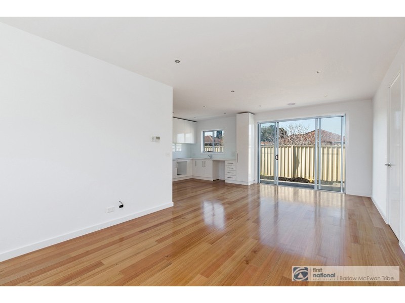 2/222 Civic Parade, Altona VIC 3018