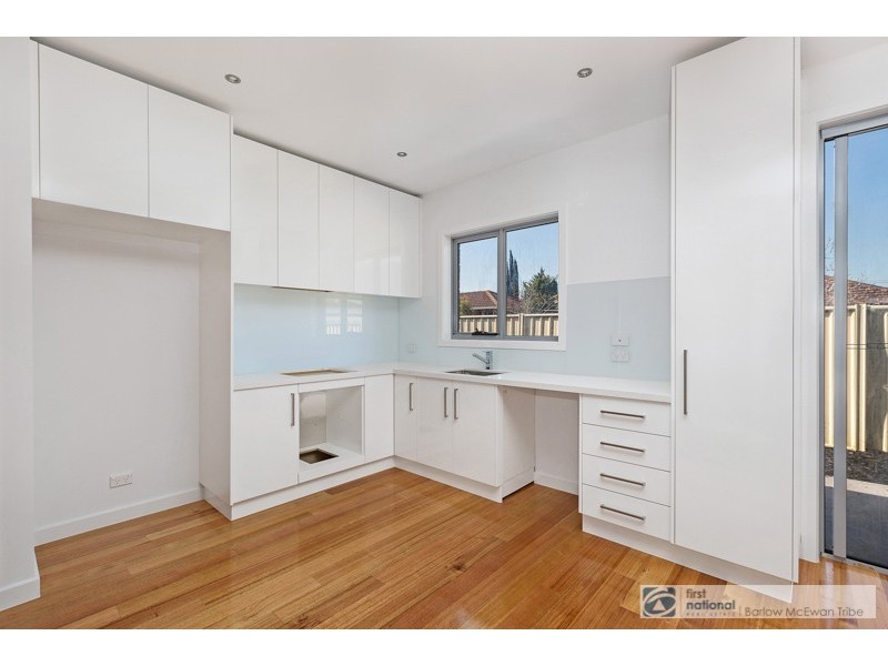 2/222 Civic Parade, Altona VIC 3018