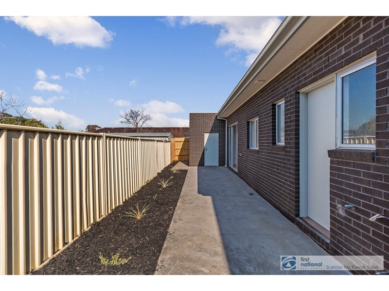 2/222 Civic Parade, Altona VIC 3018