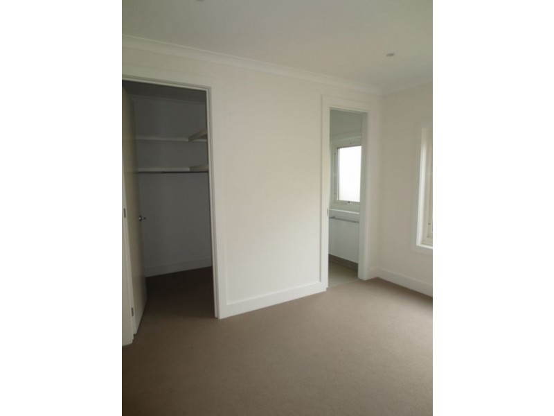 2/22 Davies Street, Altona VIC 3018