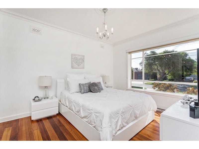 50 Bracken Grove, Altona VIC 3018