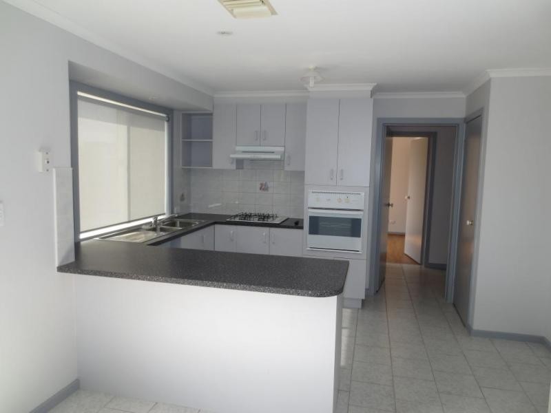 2/26 Crellin Avenue, Altona Meadows VIC 3028