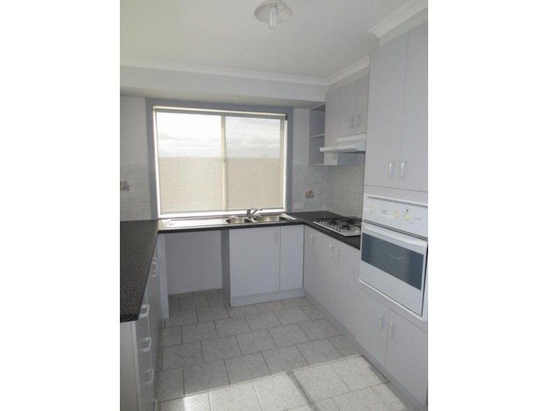 2/26 Crellin Avenue, Altona Meadows VIC 3028