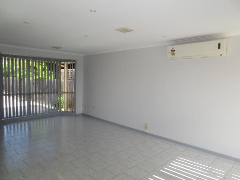 2/26 Crellin Avenue, Altona Meadows VIC 3028