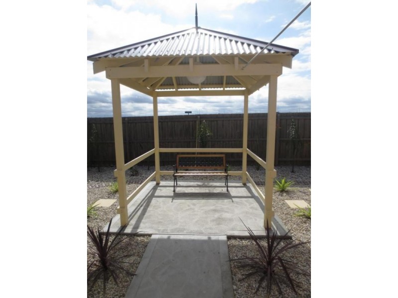 2/26 Crellin Avenue, Altona Meadows VIC 3028