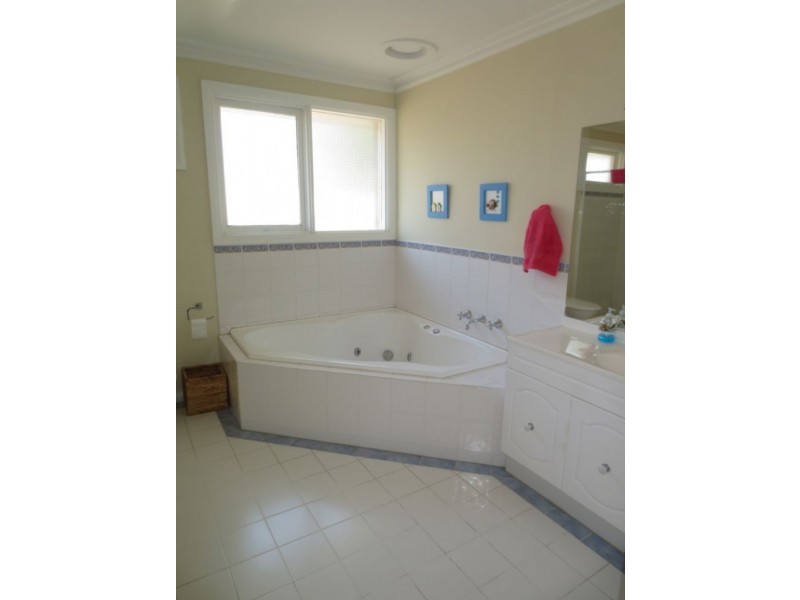 13 Kearney Avenue, Altona VIC 3018