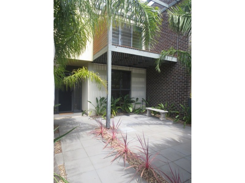 2/1-3 Noordenne Avenue, Altona VIC 3018