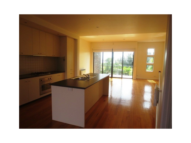 2/1-3 Noordenne Avenue, Altona VIC 3018