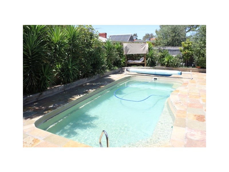 16 Linnet Street, Altona VIC 3018