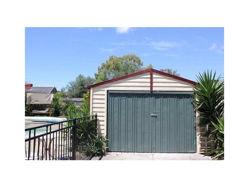16 Linnet Street, Altona VIC 3018
