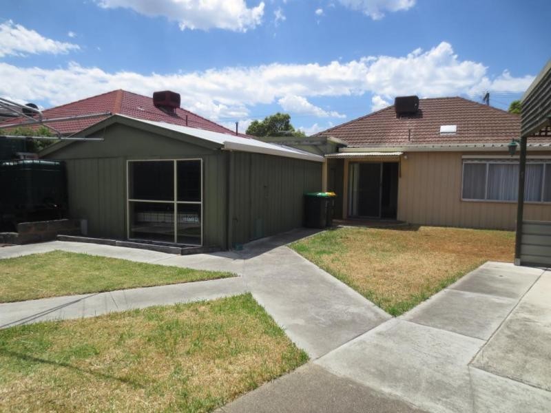 13 Delmont Avenue, Altona VIC 3018