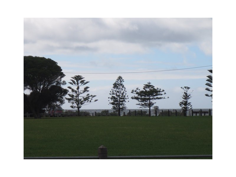 7 Beach Street, Altona VIC 3018