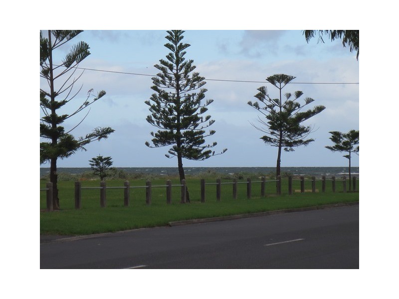 7 Beach Street, Altona VIC 3018