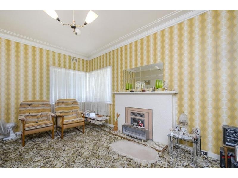 16 Bracken Grove, Altona VIC 3018