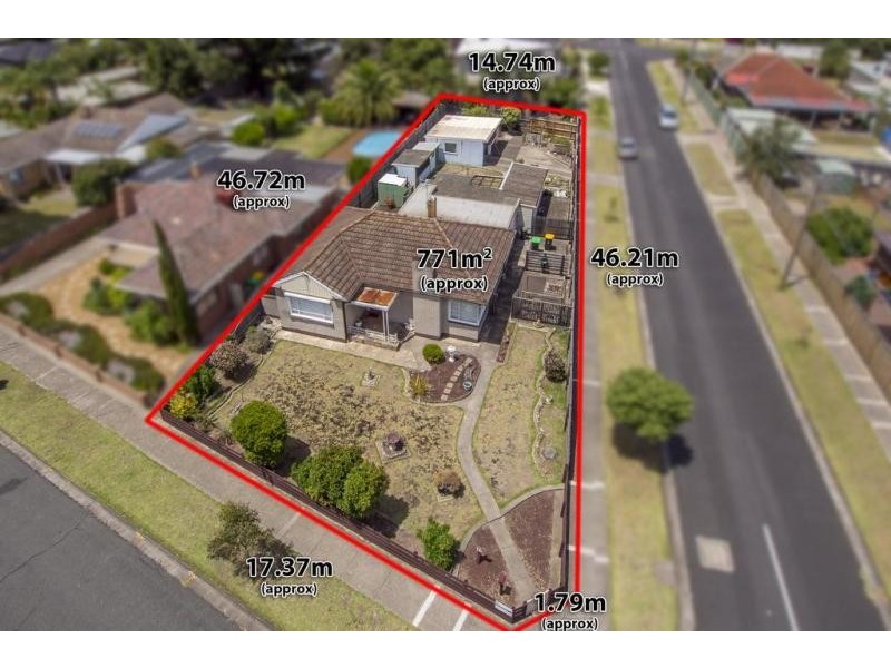 16 Bracken Grove, Altona VIC 3018