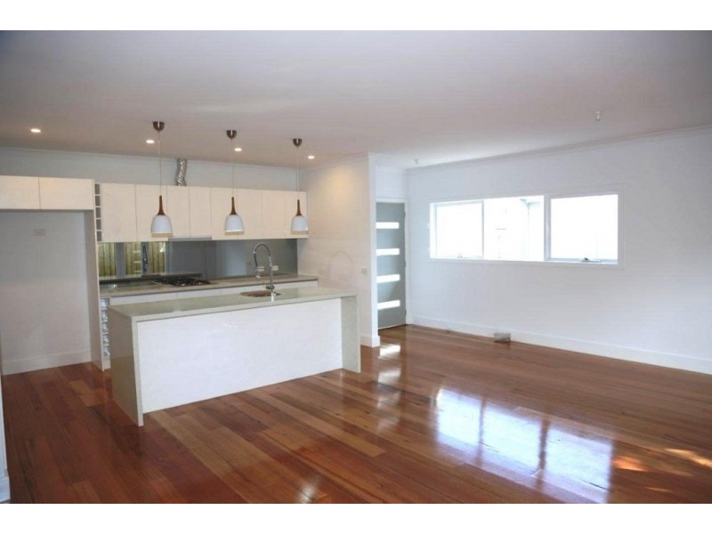 3/2 Bracken Grove, Altona VIC 3018