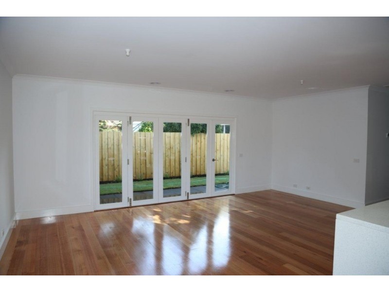 3/2 Bracken Grove, Altona VIC 3018
