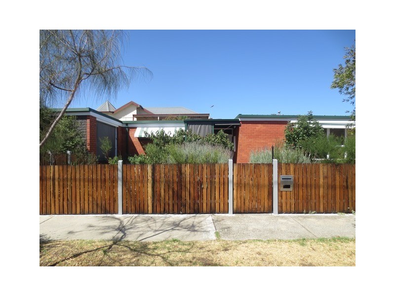 1/23 Lark Street, Altona VIC 3018