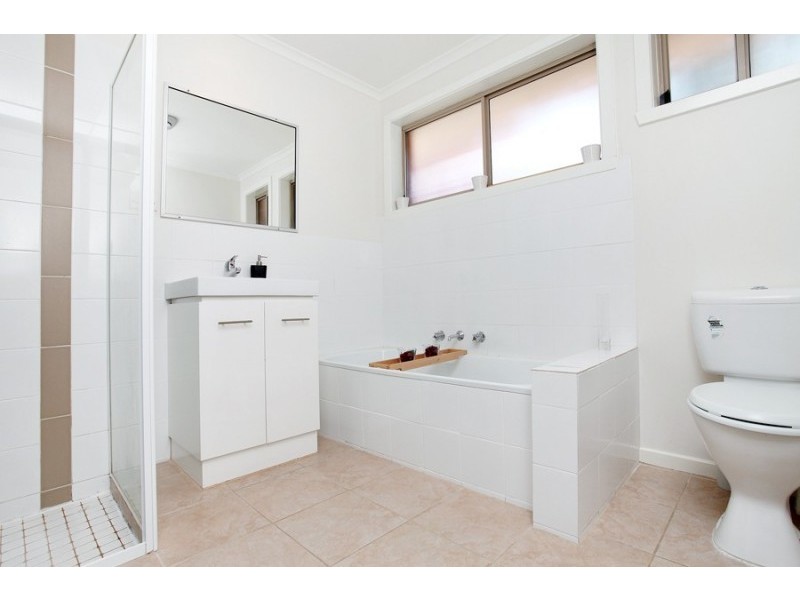 2/53 Tatman Drive, Altona Meadows VIC 3028