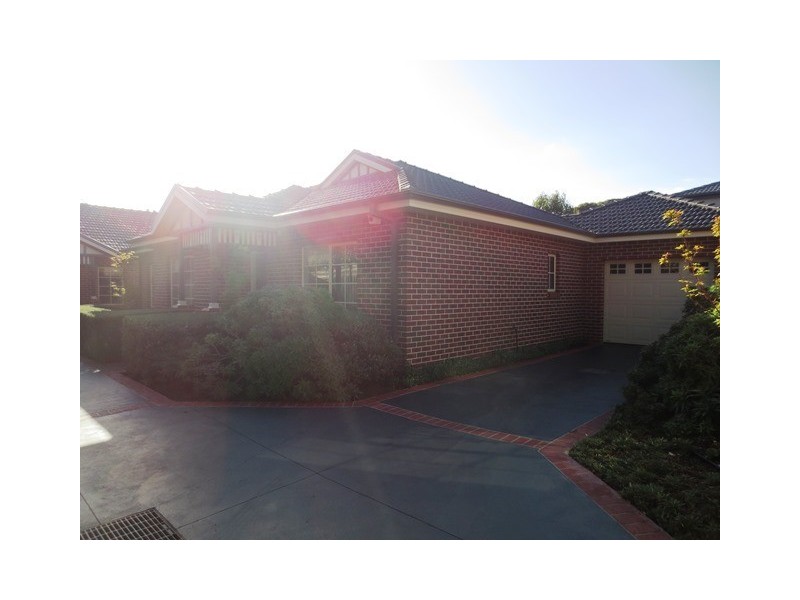 2/11 Rayner Street, Altona VIC 3018