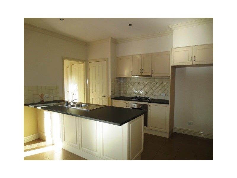 2/11 Rayner Street, Altona VIC 3018