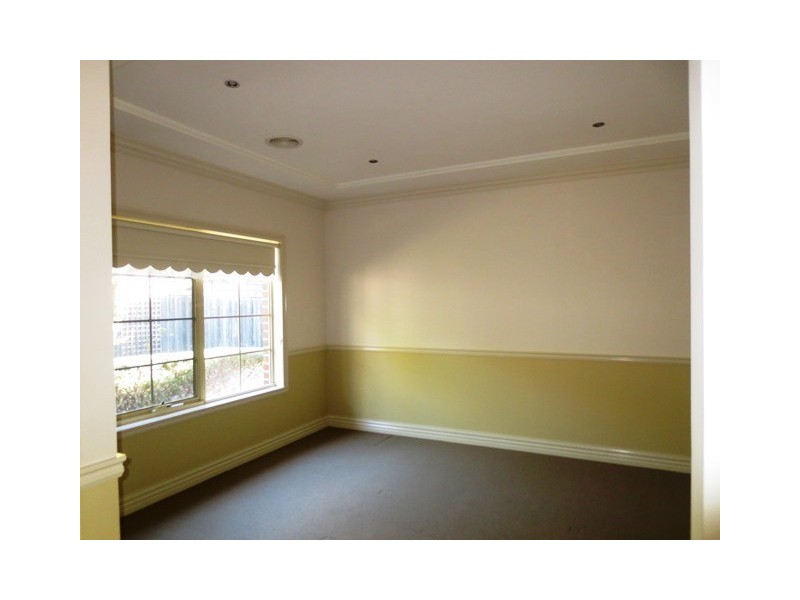 2/11 Rayner Street, Altona VIC 3018