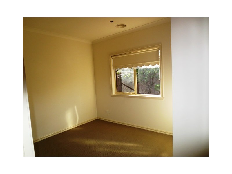 2/11 Rayner Street, Altona VIC 3018