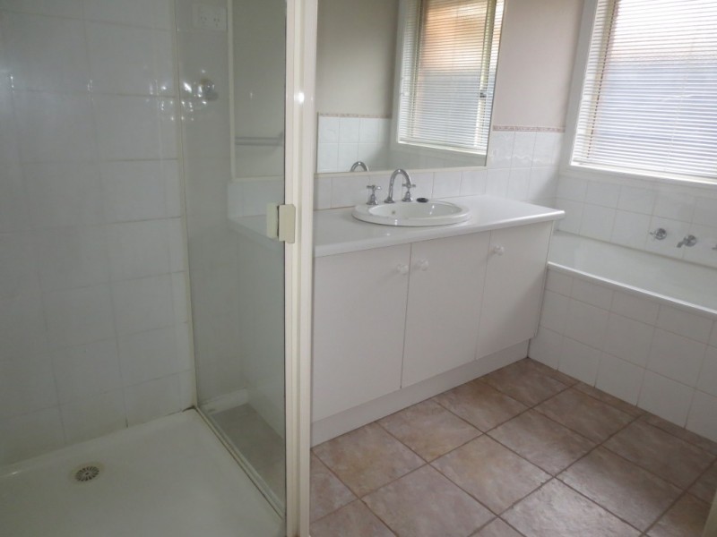 27 Spicer Boulevard, Altona Meadows VIC 3028