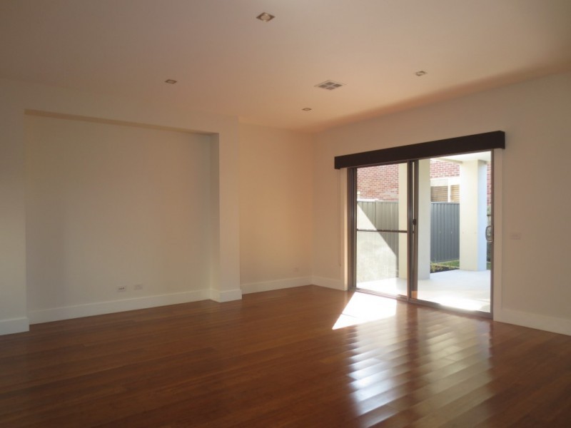 2/12 Mount Street, Altona VIC 3018