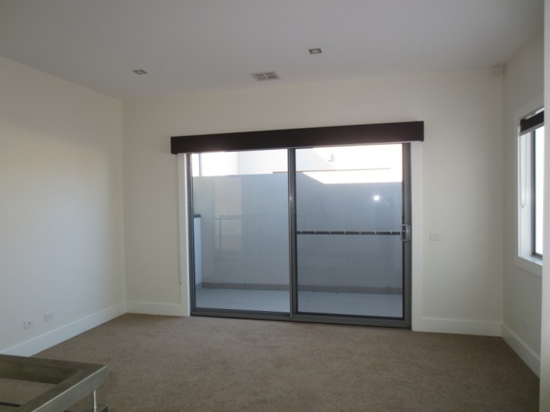 2/12 Mount Street, Altona VIC 3018