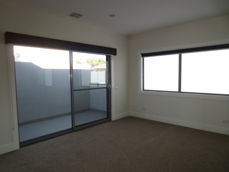 2/12 Mount Street, Altona VIC 3018