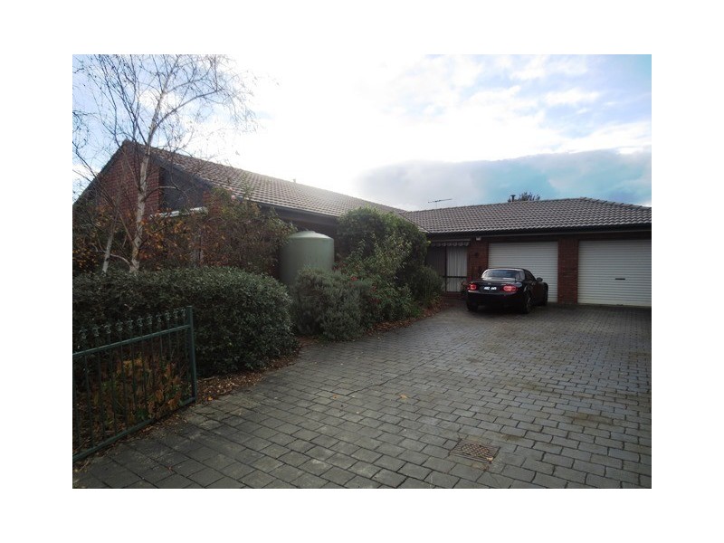 6 Trembath Court, Altona Meadows VIC 3028