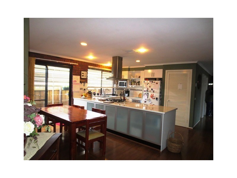 6 Trembath Court, Altona Meadows VIC 3028