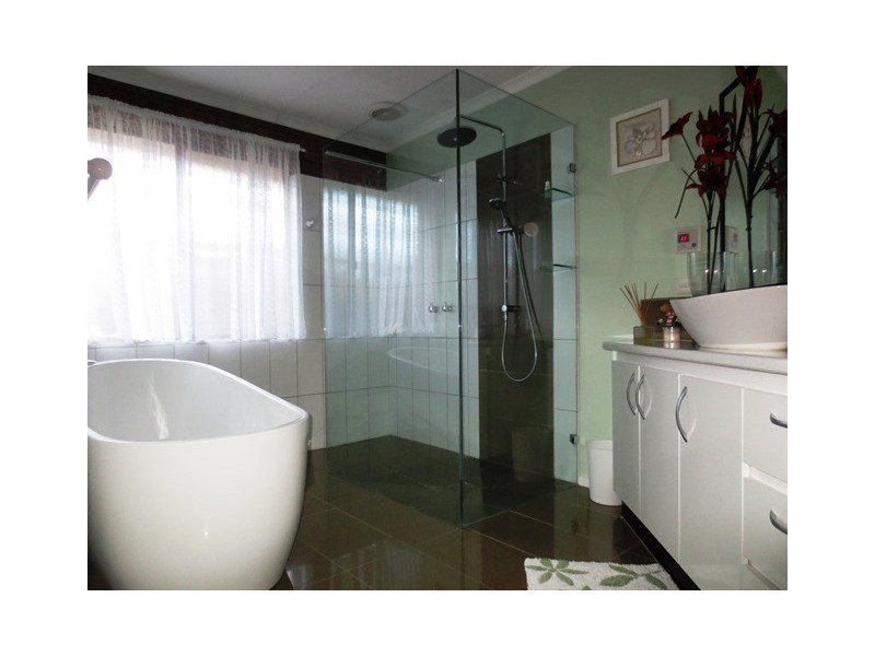 6 Trembath Court, Altona Meadows VIC 3028