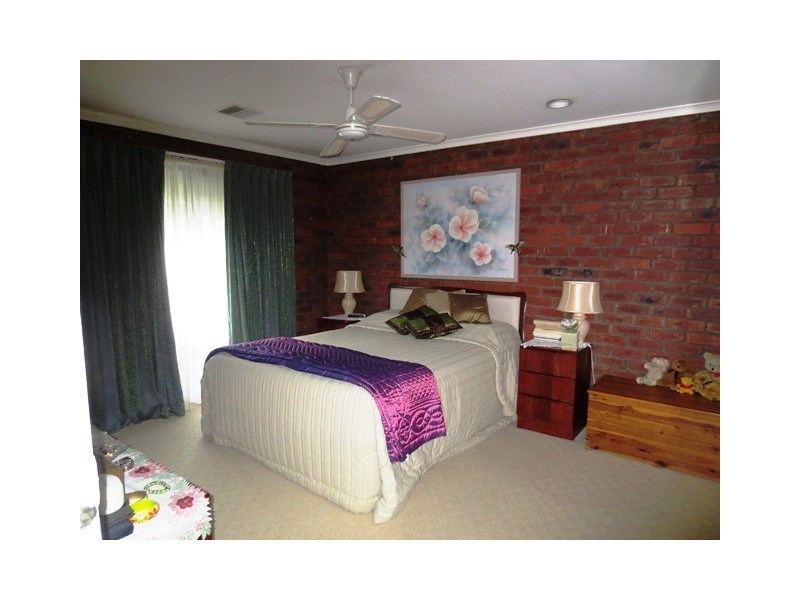 6 Trembath Court, Altona Meadows VIC 3028