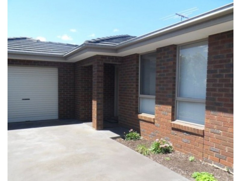 2/181 Civic Parade, Altona VIC 3018